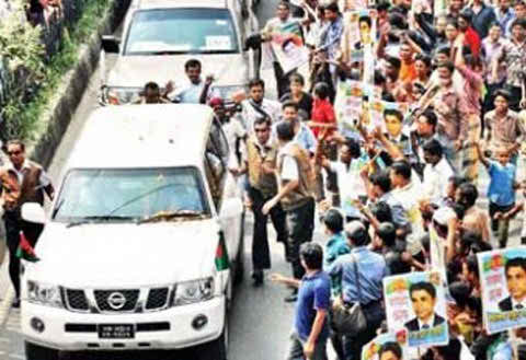 খালেদার গাড়িবহরে আবারও ছাত্রলীগের হামলা-চেয়ারপারসনের উপদেষ্টা এমএ কাইয়ূম আহত