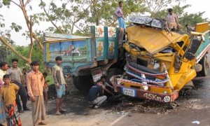 dangerous-roads-www.jatirkhantha.com.bd