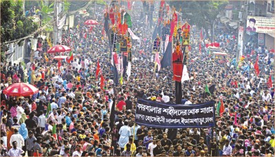 ঢাকায় বোমা হামলার রক্তের দাগ নিয়েই শিয়াদের তাজিয়া মিছিল