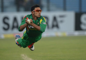 nasir-hussain-catches-sanga------------