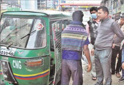 ভ্রাম্যমান আদালতের ভয়ে- রাস্তায় ​অটোরিকশা-বাস কম বিপাকে যাত্রীরা