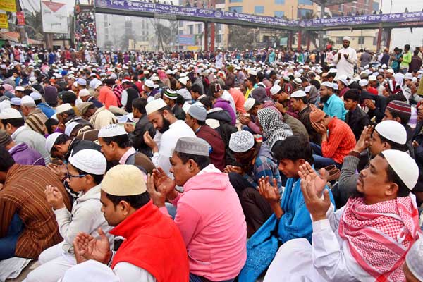 দেশও মুসলিম উম্মাহর শান্তি-সমৃদ্ধি কামনা-আখেরি মোনাজাতে শেষ হলো বিশ্ব ইজতেমা