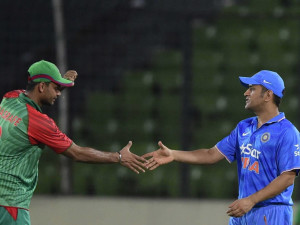 mashrafe-dhoni-1-www.jatirkhantha.com.bd