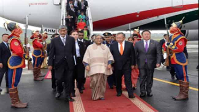 মঙ্গোলিয়ায় এশিয়া-ইউরোপের সেতু-বন্ধন হাসিনাকে লালগালিচা সংবর্ধনা