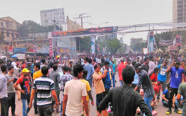 এবার পল্টনে জবি শিক্ষার্থীদের ঝামেলা-বিক্ষোভ