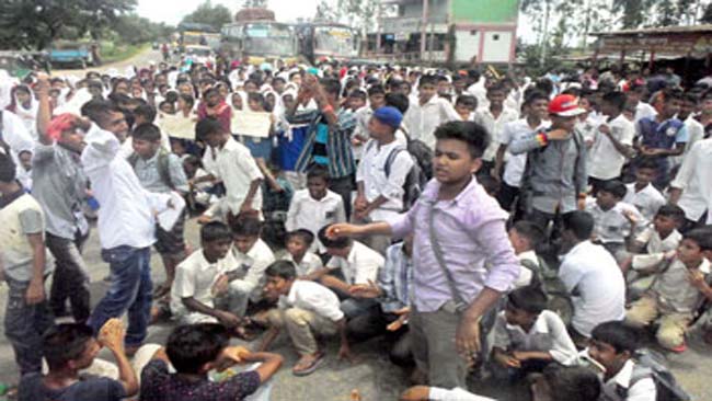 ঘাতক বাস কেড়ে নিল রাফাকে-প্রতিবাদে টঙ্গী মহাসড়ক অবরোধ