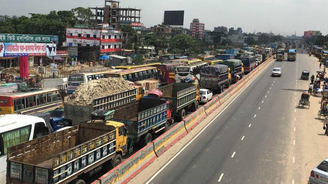 ঈদ যানজটে নাকাল ঘরে ফেরা মানুষ