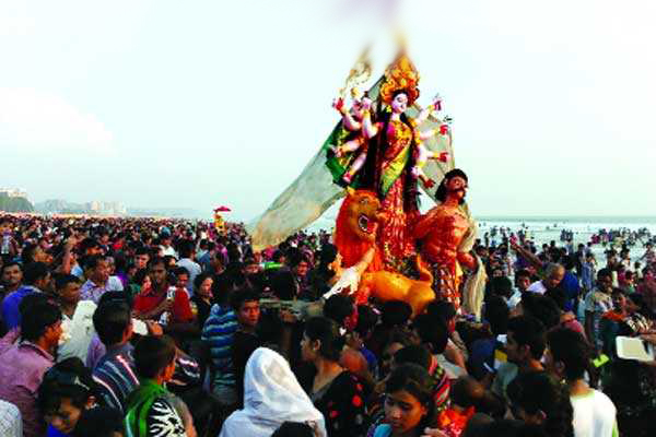 দেবী দুর্গা মাকে বিসর্জন দিয়ে শেষ হলো শারদীয় দুর্গাপূজা