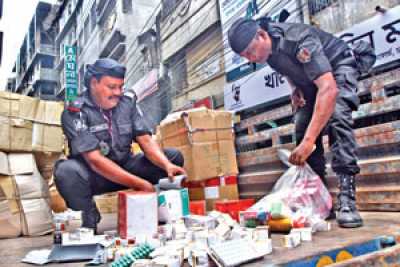 নিয়ন্ত্রণহীন ভেজাল ওষুধের আড়ত-মিটফোর্ডের রহিম মার্কেট