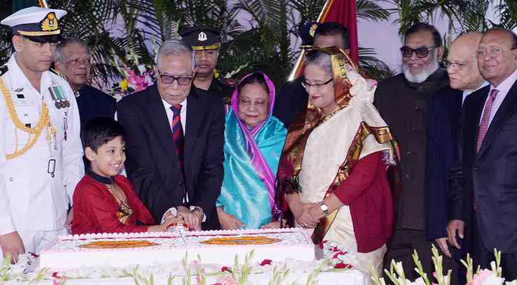 বিজয়ের আনন্দে বঙ্গভবন-যোদ্ধাদের রাষ্ট্রপতির সংবর্ধনা