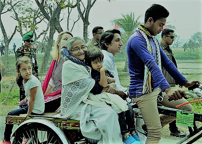 রিকসাভ্যানে হাসিনার টুঙ্গিপাড়া বিহারে-ফেইসবুক তোলপাড়