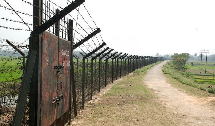 দুই বাংলাদেশিকে ধরে নিয়ে গেছে বিএসএফ