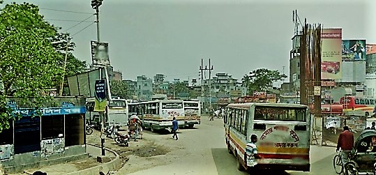 চলন্ত বাসে টিকাটুলিতে চালক-হেলপারের সহায়তায় ছিনতাই-