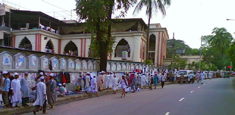 পাকিস্তানি লাট সাহেবের বার্তা’য় মারামারি!