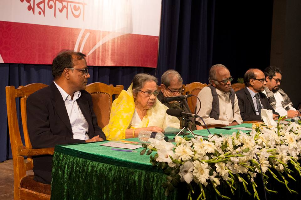 বক্তব্য রাখছেন চিত্তরঞ্জন সাহার স্ত্রী শ্রীমতি বিজলি প্রভাস সাহা
