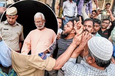 মক্কা মসজিদে হামলাকারীদের খালাস দিয়ে বিচারকের পদ্যতাগ