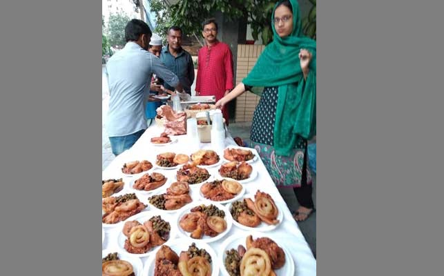 পথচারীদের জন্যে এসইএল’র ফ্রি ইফতার