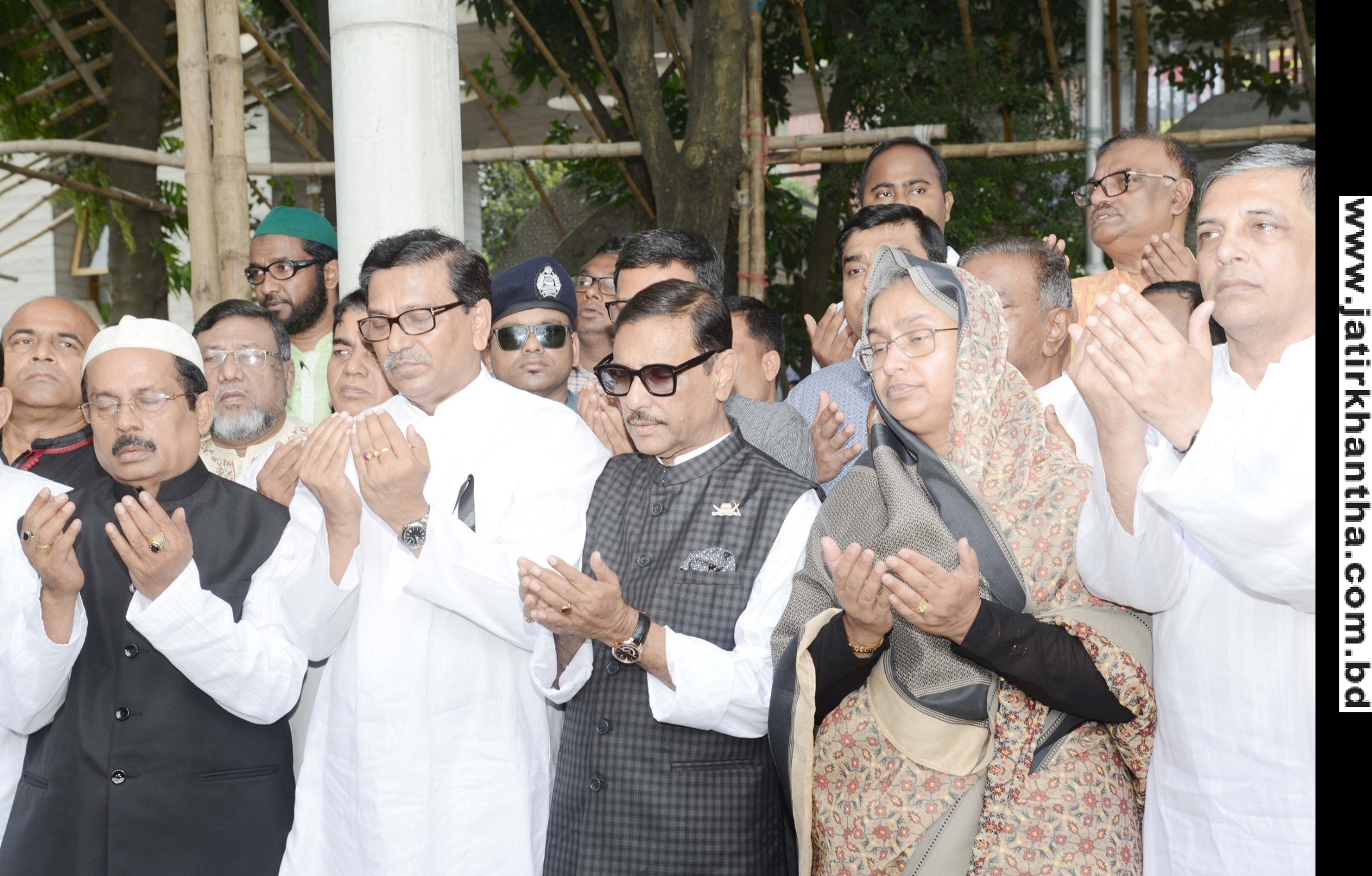‘আগস্টের বাতাসে ষড়যন্ত্রের গন্ধ’
