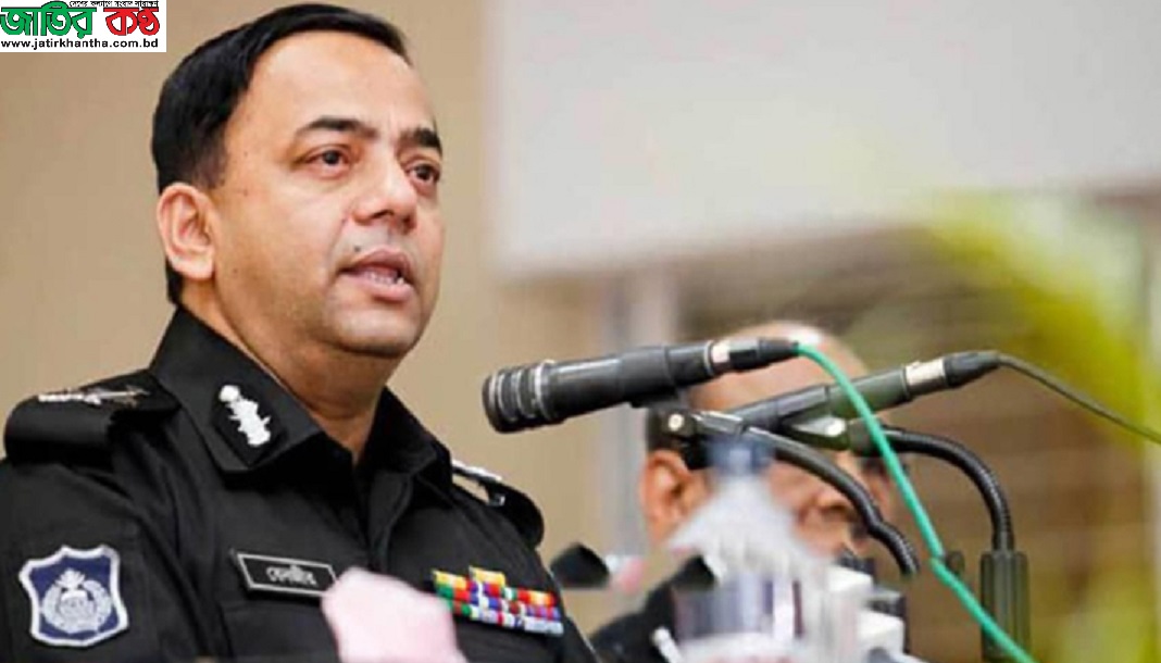 ‘ঘরে থাকবেন নয়ত কবরে যাবেন’