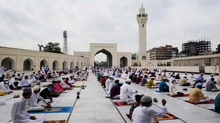 ভাবগাম্ভীর্যে পালিত হচ্ছে পবিত্র ঈদুল ফিতর