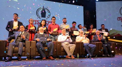 ১১ অনুসন্ধানী সাংবাদিকের হাতে উঠল বসুন্ধরা মিডিয়া অ্যাওয়ার্ড