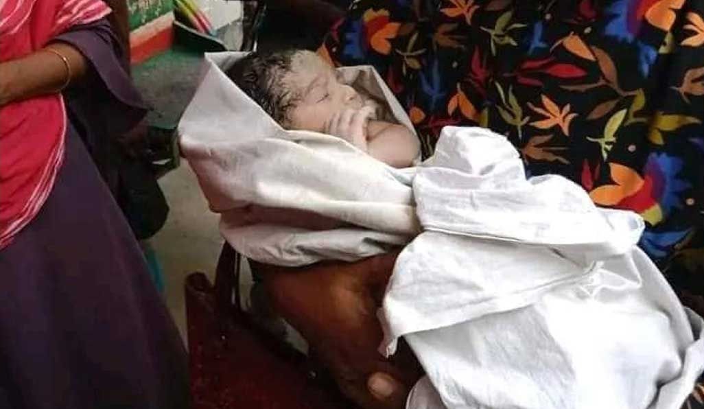 রাখে আল্লাহ মারে কে!