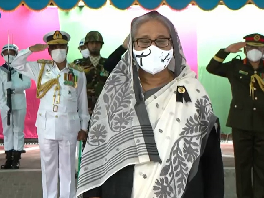 বঙ্গবন্ধুর সমাধিতে প্রধানমন্ত্রীর শ্রদ্ধা নিবেদন