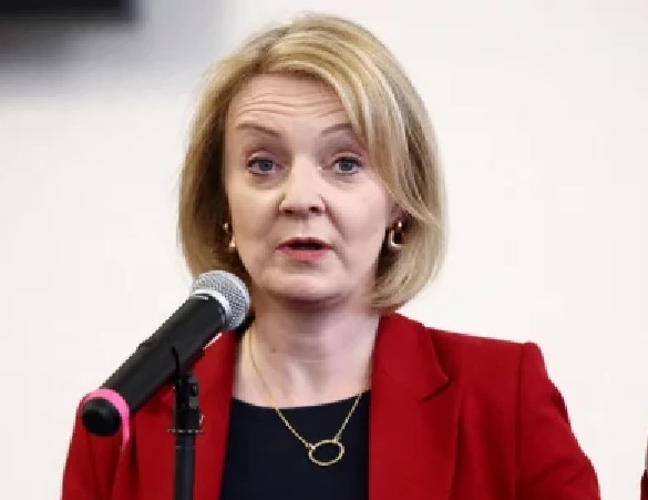 দলীয় কোন্দলে প্রধানমন্ত্রী’র মসনদ গেল