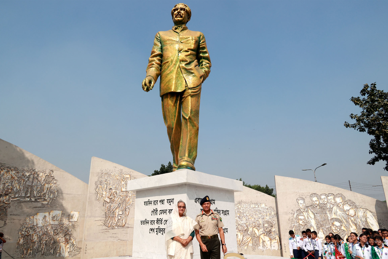 মৃত্যুঞ্জয়ী প্রাঙ্গণ উদ্বোধনে শেখ হাসিনা