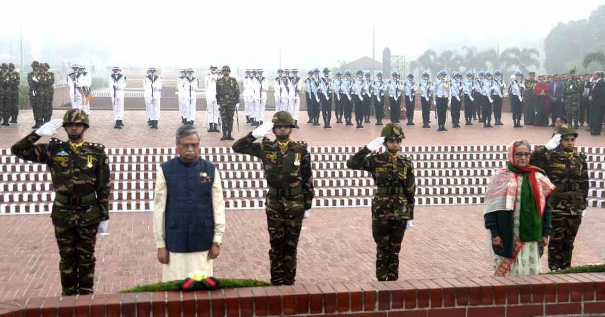 মুক্তিযুদ্ধের বীর শহীদদের প্রতি রাষ্ট্রপতি প্রধানমন্ত্রীর শ্রদ্ধা নিবেদন