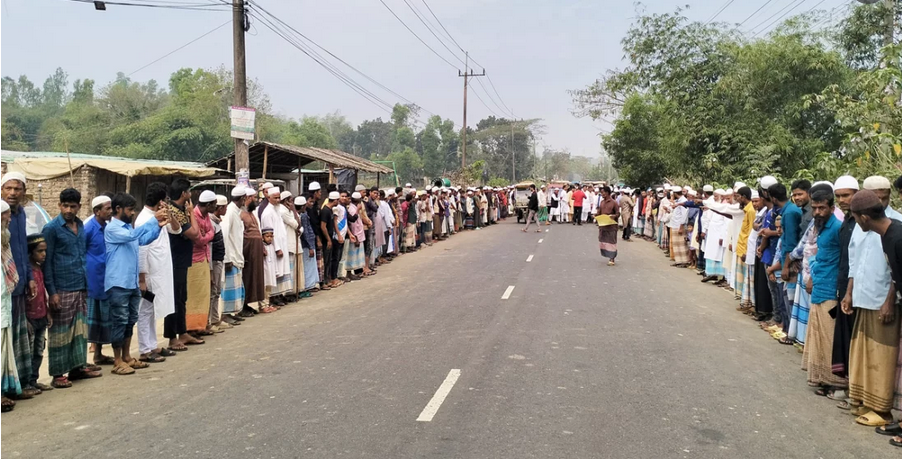 প্রকাশ্যে পিটিয়ে হত্যায় উত্তপ্ত টেকনাফ