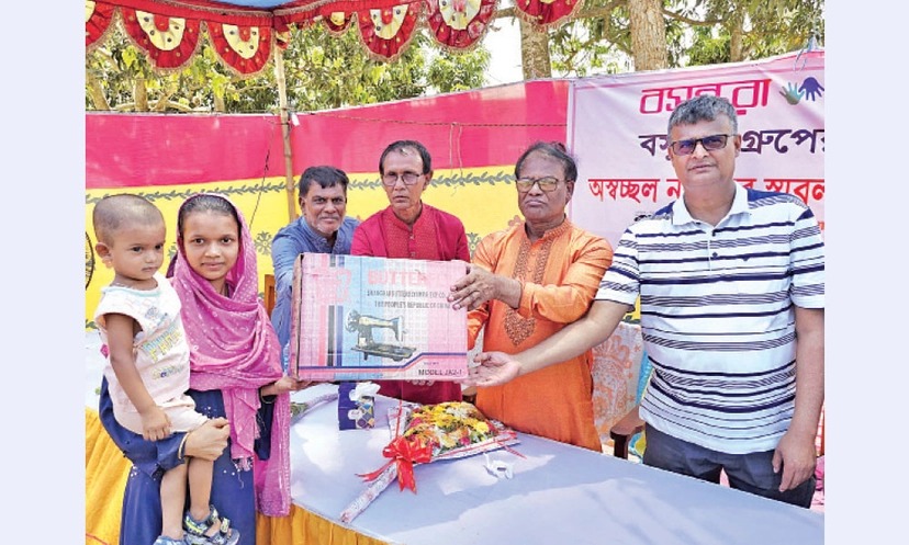 বসুন্ধরা শুভ কাজে সবার পাশে নাটোরে আরো ২০ নারীকে সেলাই মেশিন