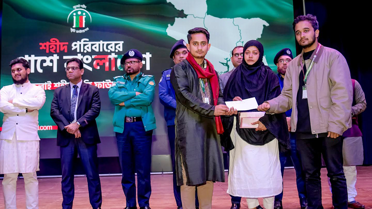 শহীদ পরিবারে চাকরি দিন-খুলনার ১০ জেলার চেক প্রদান সারজিসের