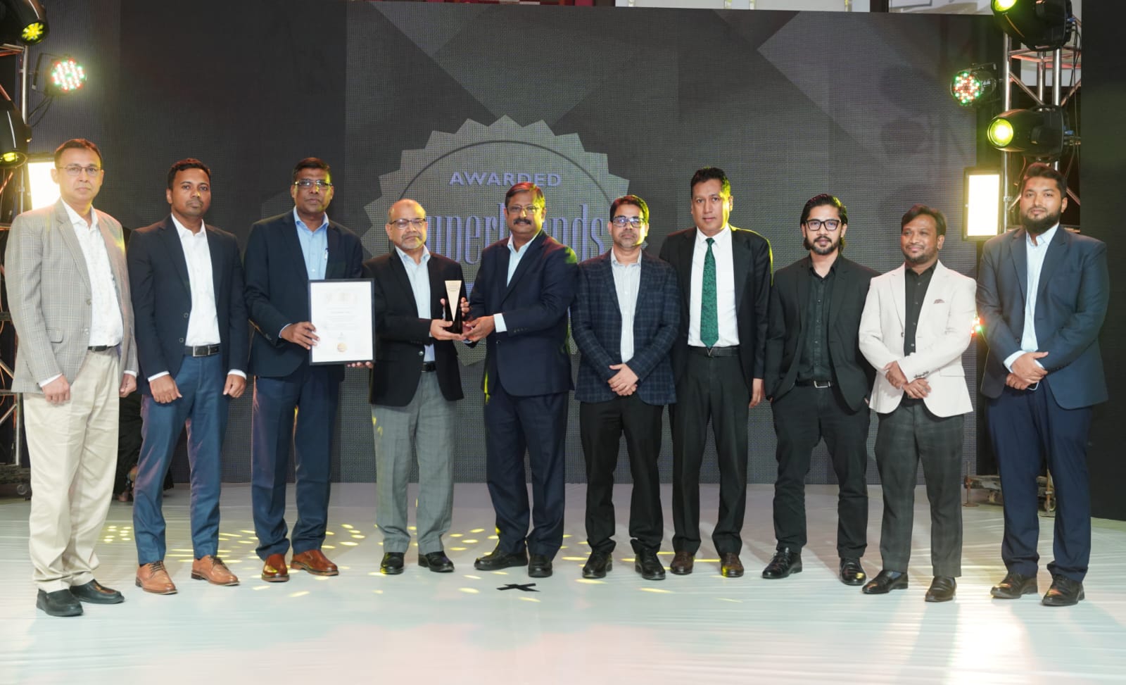 বসুন্ধরা পেপার টিস্যু ও ডায়াপ্যান্টের সুপারব্র্যান্ডস স্বীকৃতি