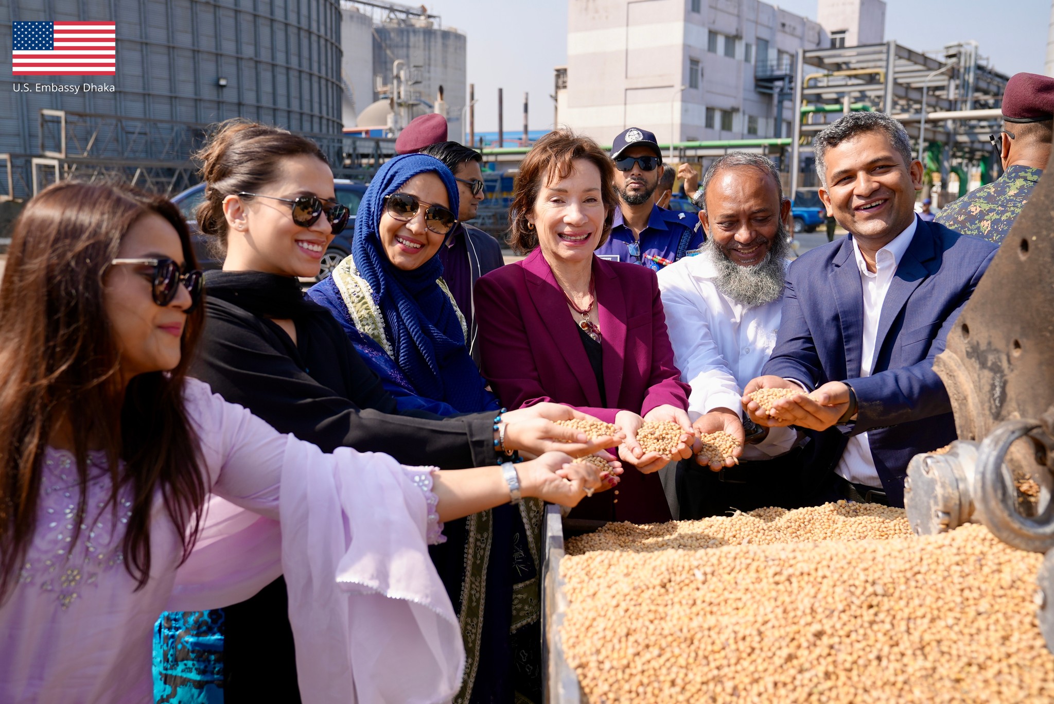 যুক্তরাষ্ট্রের ১ বিলিয়ন ডলারের সয়াবিনের চালান এসেছে মেঘনা গ্রুপে