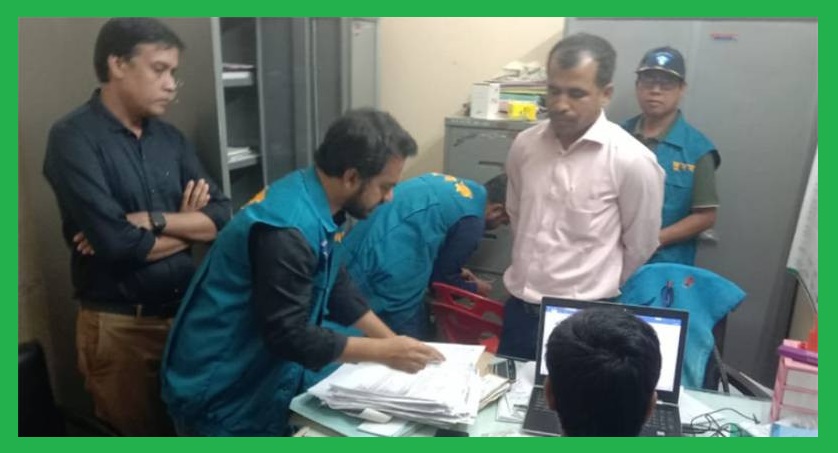 ঘুষফাঁদে ২০ হাজার টাকাসহ পাকড়াও বাঁশখালী ফ্যামিলি প্লানিং কেরানী শাহআলম