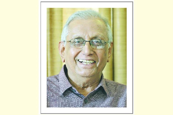 ‘হকিস্টিক হাতে আমাদের সাদেক মামা ‘