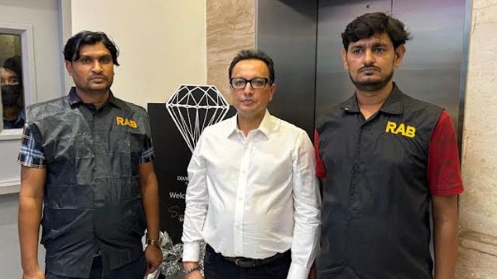 গোল্ড ডায়মন্ড স্মাগলার দীলিপ কুমার আগরওয়াল সাইজ